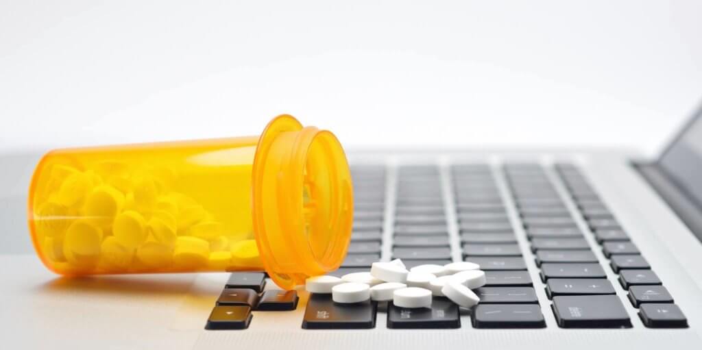 10010772_674522265917076_7372084552783229446_o Pills spilled on laptop keyboard